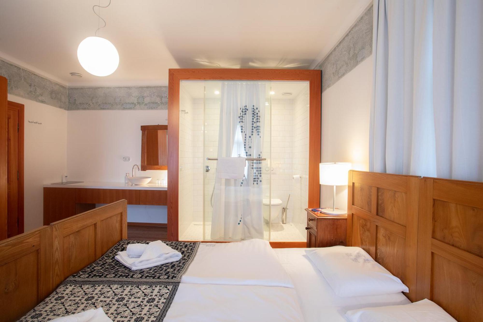 Pr'Gavedarjo Eco Heritage B&B Kranjska Gora Rum bild