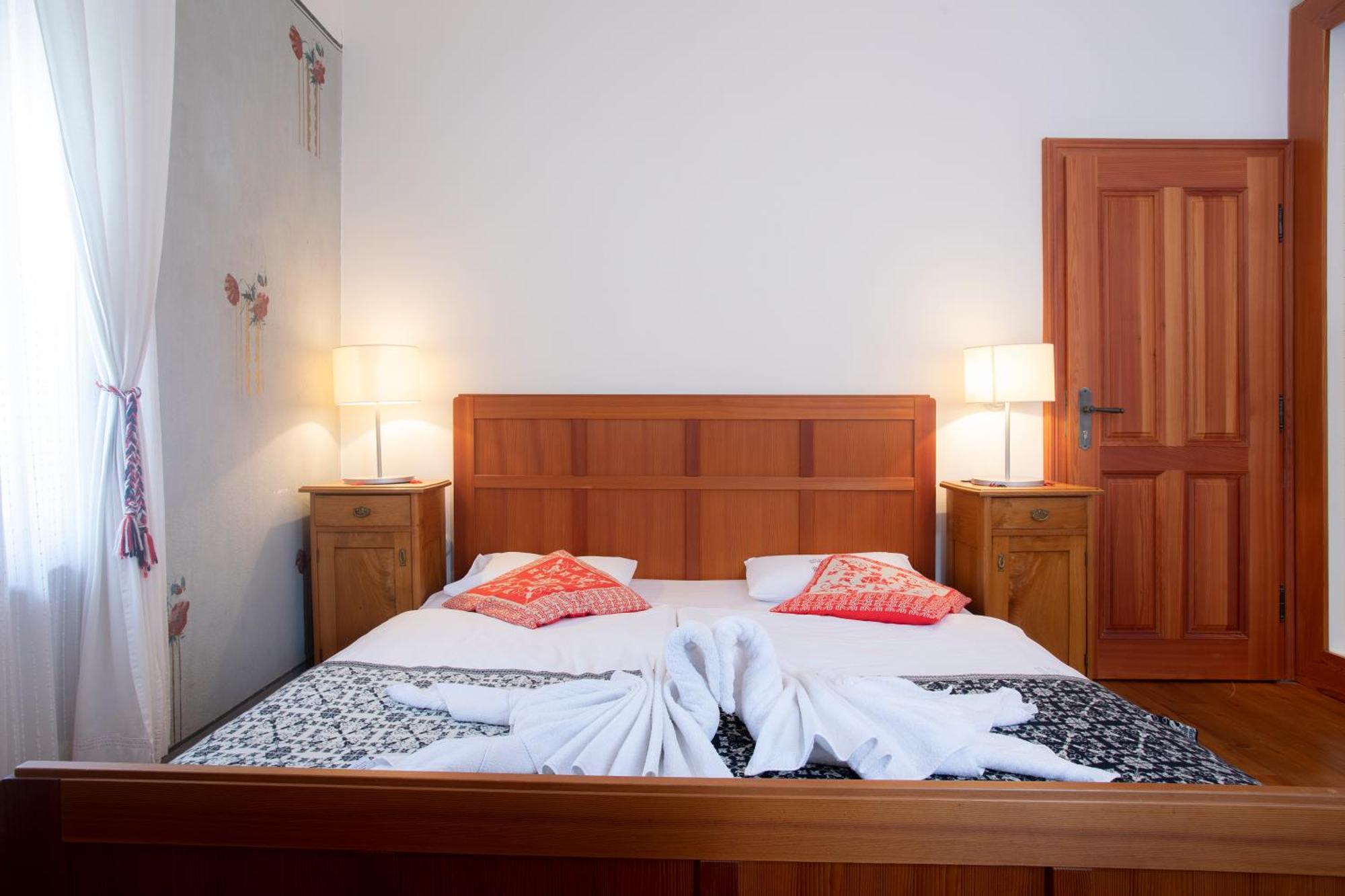 Pr'Gavedarjo Eco Heritage B&B Kranjska Gora Rum bild