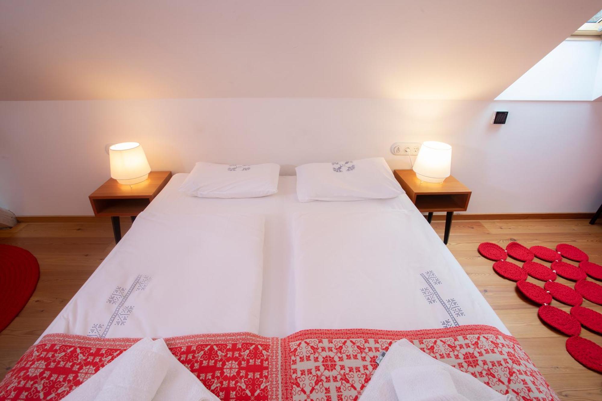 Pr'Gavedarjo Eco Heritage B&B Kranjska Gora Rum bild