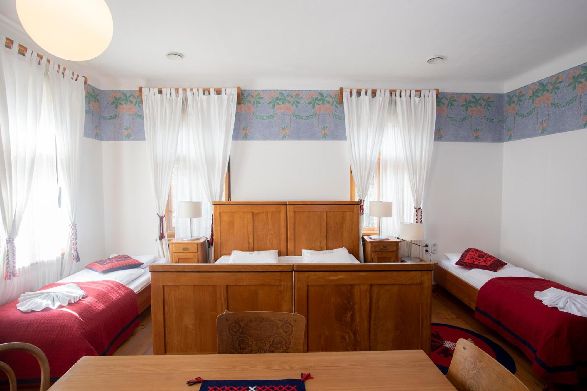 Pr'Gavedarjo Eco Heritage B&B Kranjska Gora Rum bild