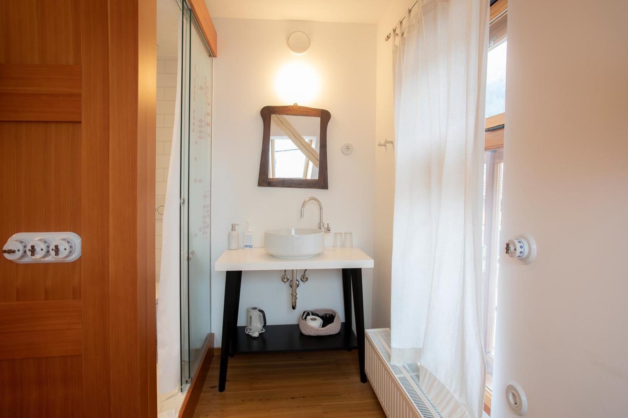 Pr'Gavedarjo Eco Heritage B&B Kranjska Gora Rum bild