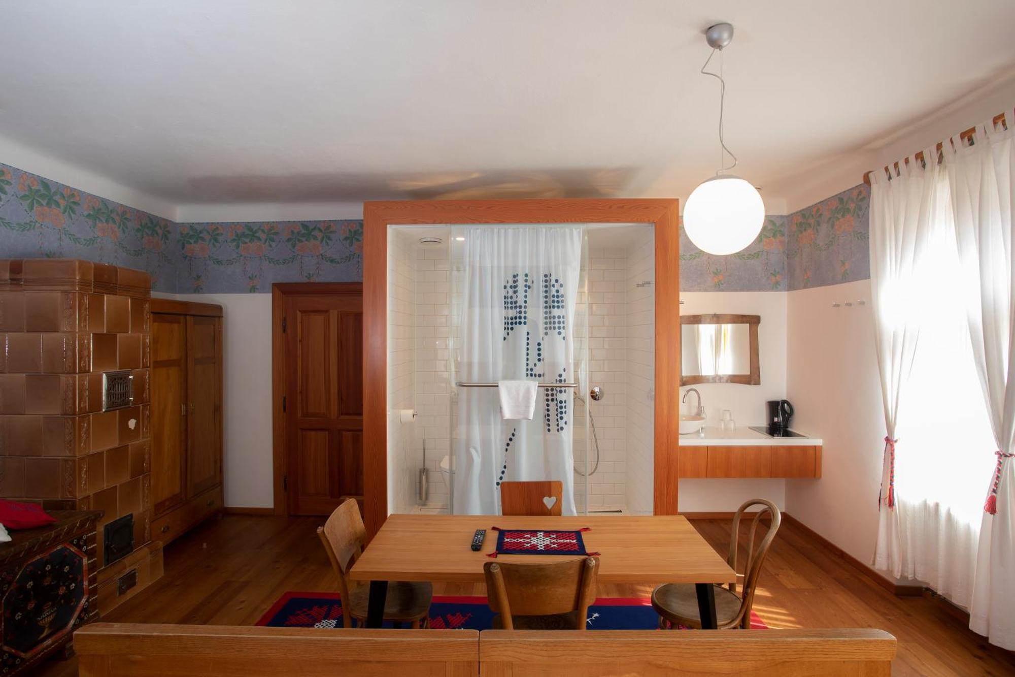 Pr'Gavedarjo Eco Heritage B&B Kranjska Gora Rum bild